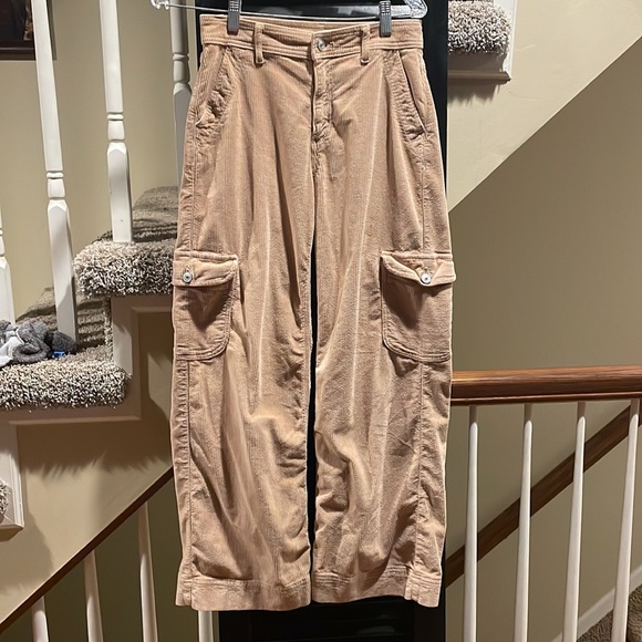 American Eagle tan corduroy cargo pants size 2, short - Picture 2 of 7